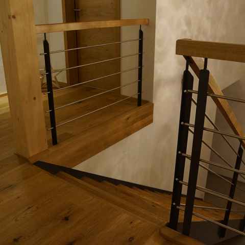 #Treppenaustritt – Holz trifft Metall/Edelstahl
