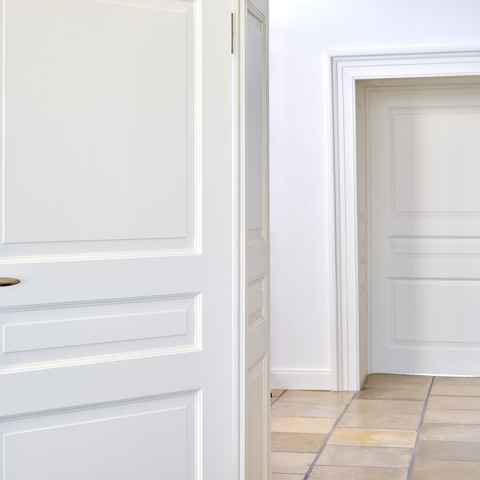 #Weißlack-Türen mit der selben Füllungsanordnung wie die Bauseits bestehenden Türfutter